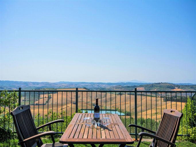 4, Apartment in Castelfiorentino with Pool, Florence