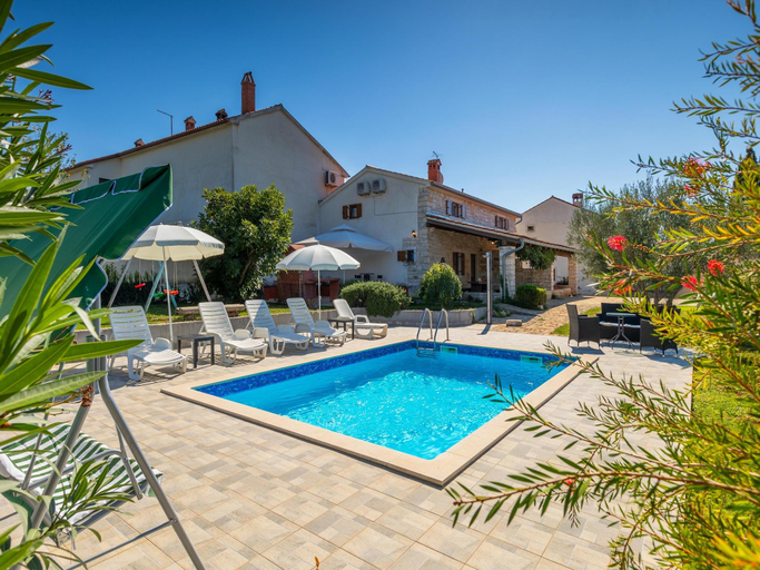 Sport & Beauty 2, Holiday Home in Segotici with Private Pool, Marčana