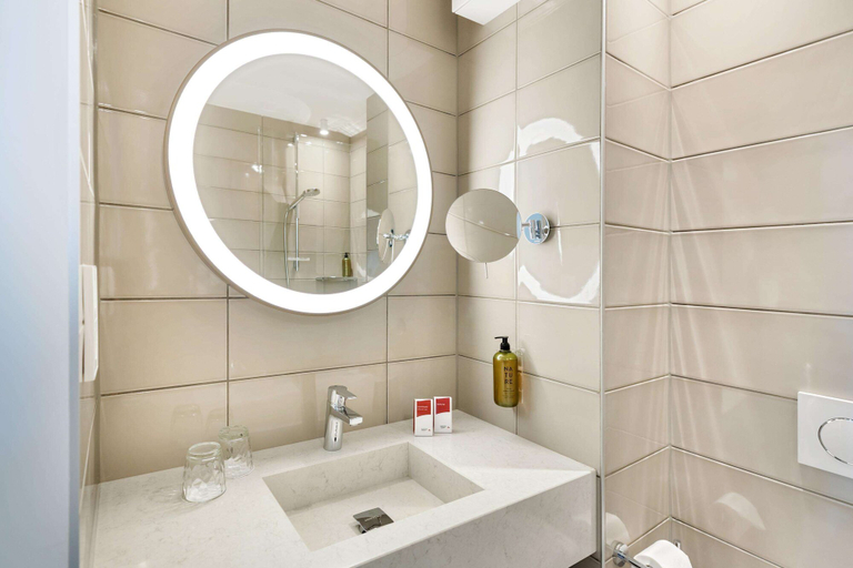 Bathroom 5, DoubleTree by Hilton Vienna Bosei, Wien