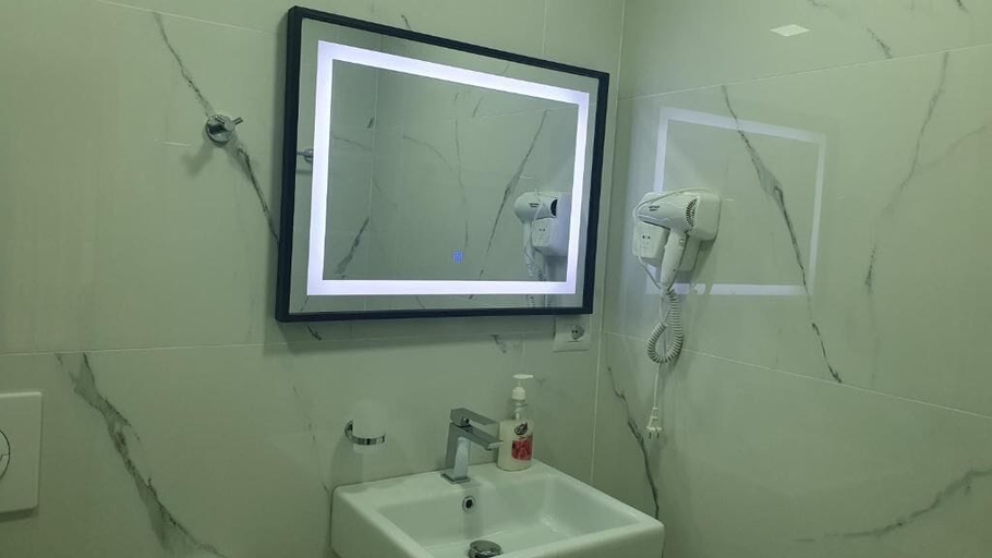 Bathroom 5, Ceko Hotel, Sarandës