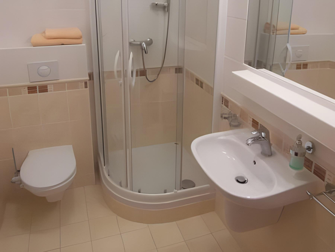 Bathroom 3, Hotel Kolonie, Rakovník