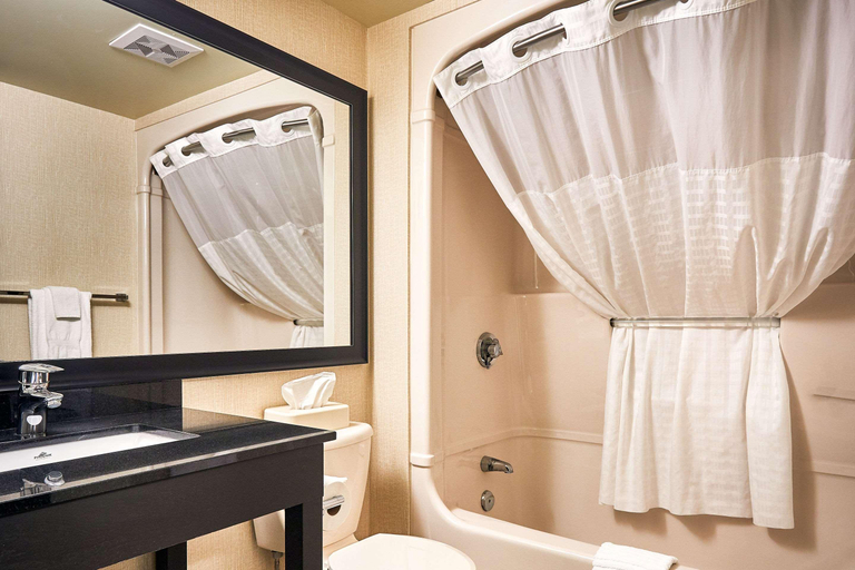 Bathroom 4, Comfort Inn Rouyn-Noranda, Rouyn-Noranda
