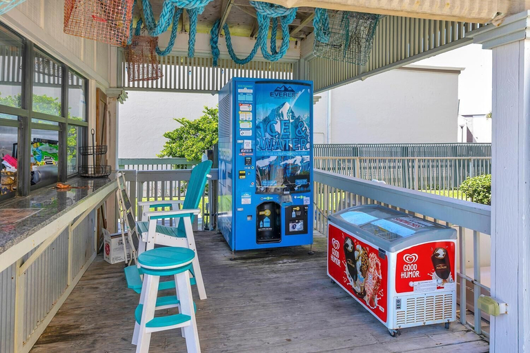 Food & Drinks, Gulf Crest 2105b, Bay