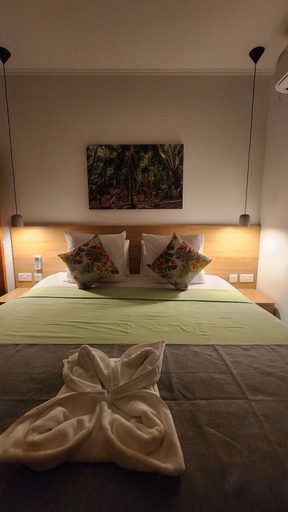 Bedroom, Chez Rona