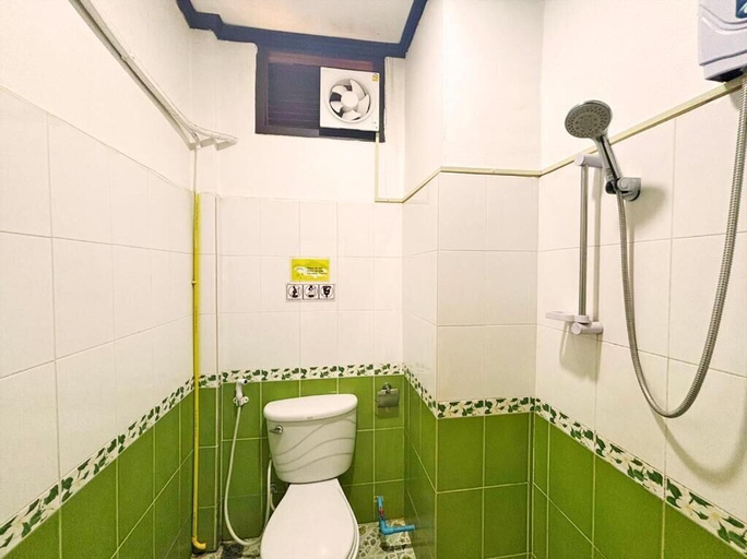Bathroom 3, Central Hotel Vang Vieng, Vangvieng