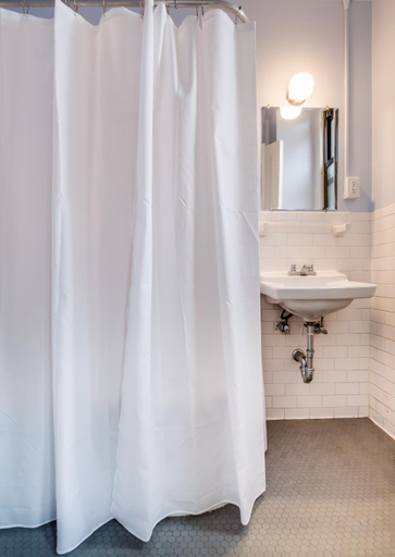 Bathroom 3, Leo House, New York