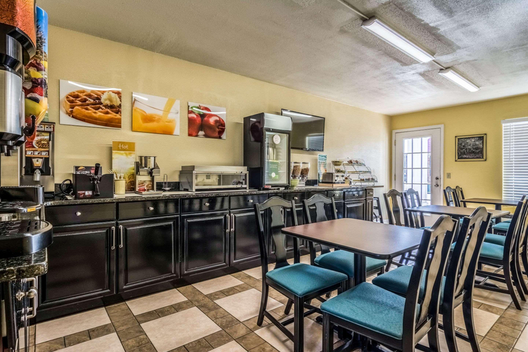 Food & Drinks 5, Quality Inn Thomson Area, Wilkes
