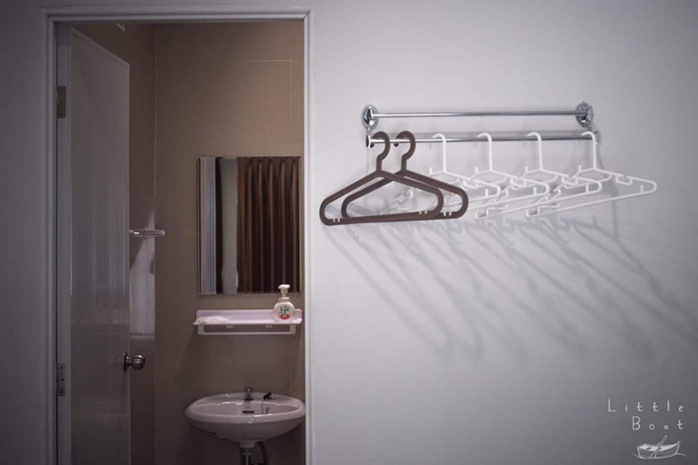 Bathroom 4, Retro Twin Home At Maesot, Mae Sot