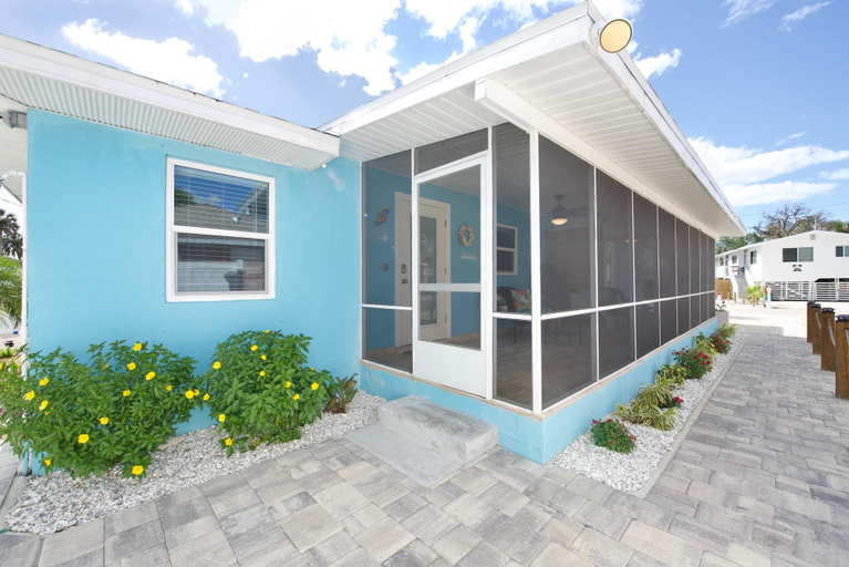 Exterior & Views 2, Casa Azul B, Lee