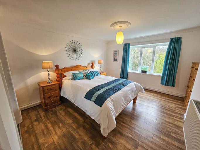 Bedroom 2, Raphael House, Carmarthenshire
