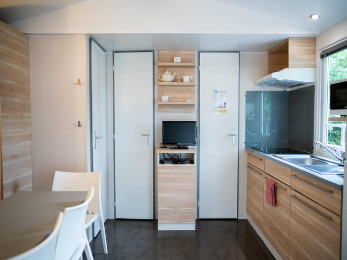 Others 4, Chalet in Olloy-sur-Viroin with Patio, Namur