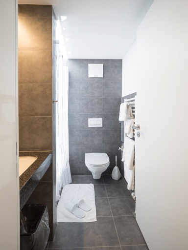 Bathroom 4