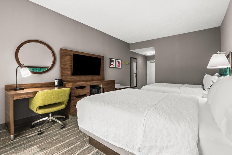 Bedroom 3, Hampton Inn Elkton, Cecil