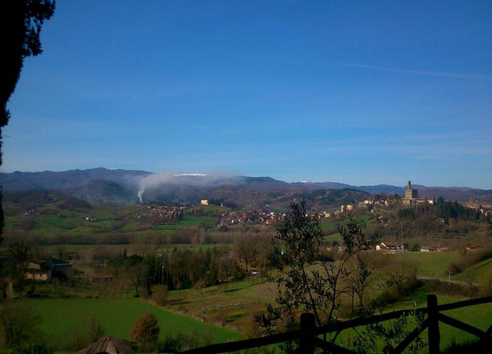 View from property 5, Farmhouse in Tuscany With Pool & Valley Views, Arezzo