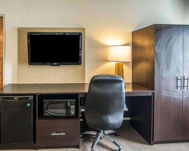 Bedroom 2, Sleep Inn Joplin Area, Newton