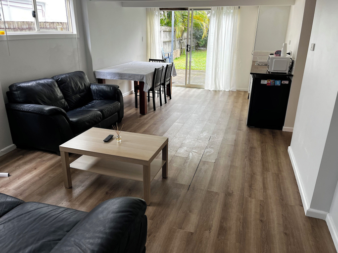 Others 4, Cedar Lookout, Wynnum