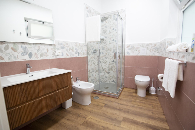 Bathroom 2, Nonno Girolamo, Napoli