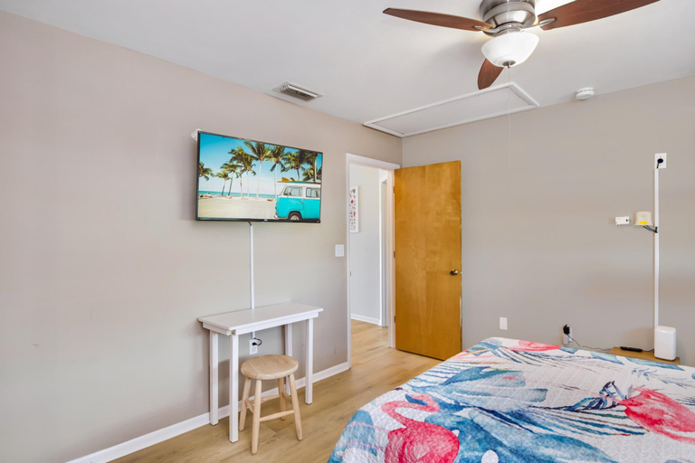 Bedroom 3, Vallie's Villa, Lee