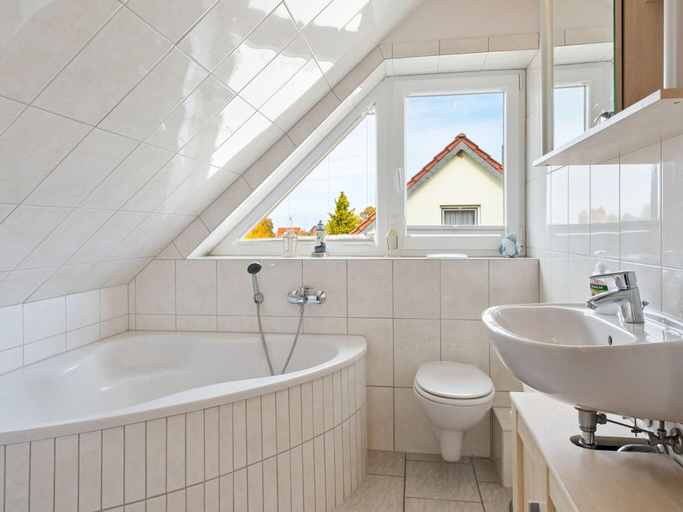 Bathroom, Attic Apartment with Garden Access, Nordwestmecklenburg