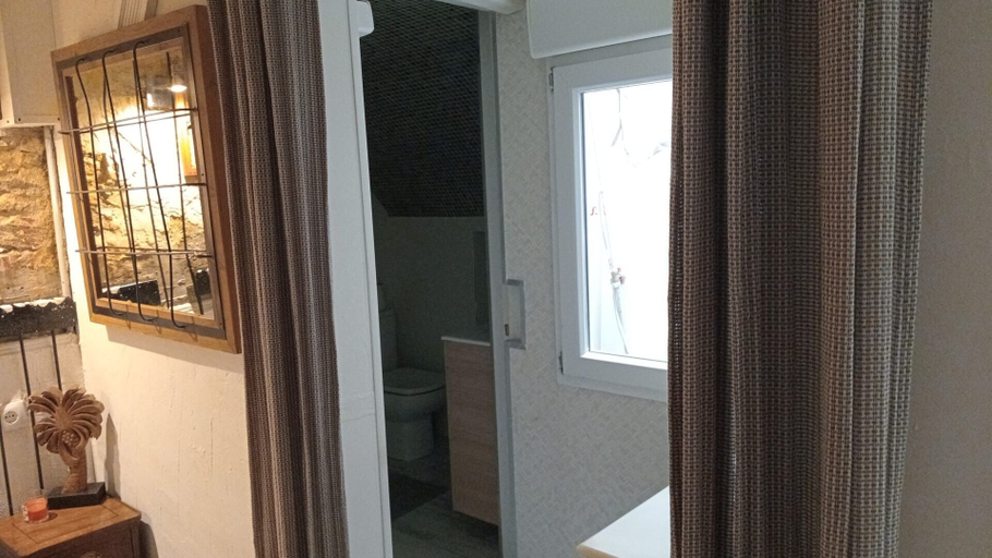 Others 3, House with 9 private rooms, Barcelona