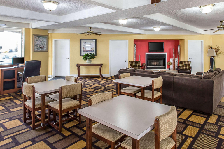 Public Area 2, Econo Lodge (Byron), Peach
