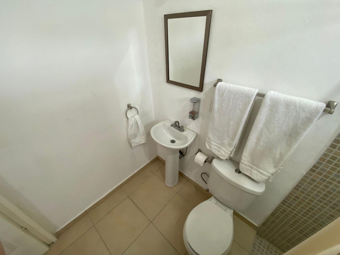 Bathroom 2, Apartamentos Amplios Alfa # 238, Monterrey