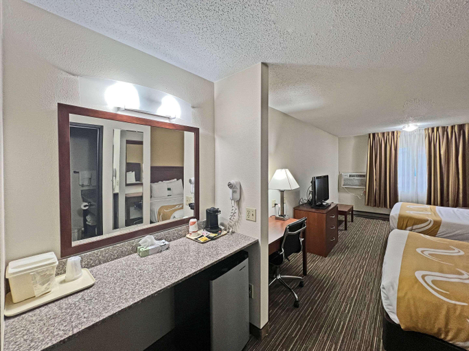 Bedroom 3, Quality Inn Mitchell Area, Davison