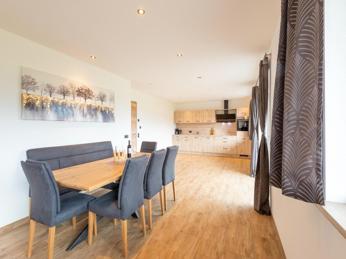 Others 4, Apartment in Piesendorf near Ski Slopes, Zell am See