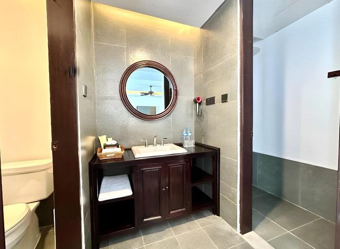 Bathroom 5, Manyo Hotel and Resort, Luang Prabang