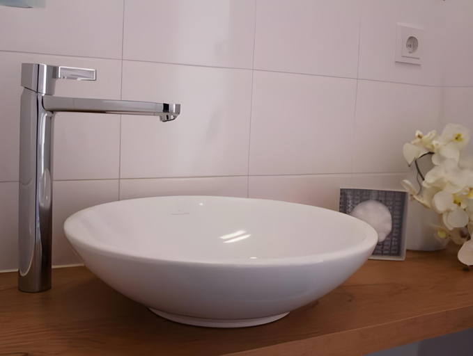 Bathroom 2, Hotel De Zilte Zeeuw, Noord-Beveland