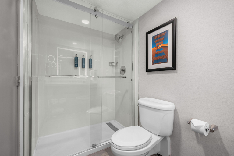 Bathroom 5, DoubleTree by Hilton Phoenix Midtown, Maricopa
