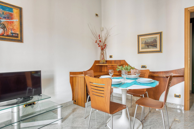 Others 4, JOIVY Captivating flat with balcony, Milano