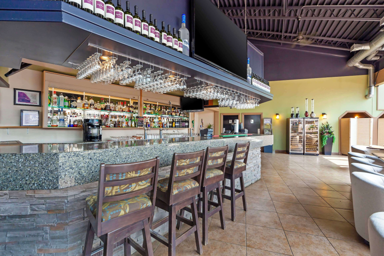 Food & Drinks 5, Best Western Plus Mirage Hotel & Resort, Division No. 17
