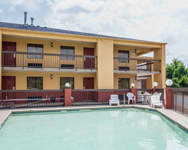 Sport & Beauty 3, Econo Lodge Inn & Suites I-20, exit 73, Tuscaloosa