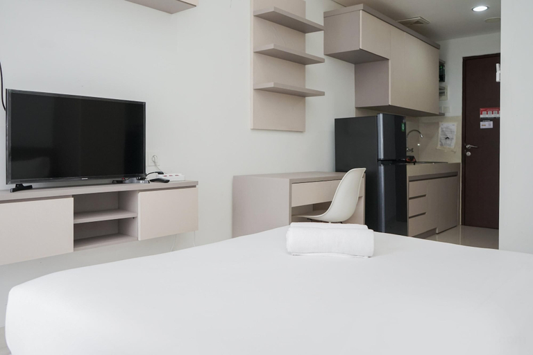 Bedroom 3, Elegant and Relaxing Studio Apartment at Springwood Residence, Tangerang