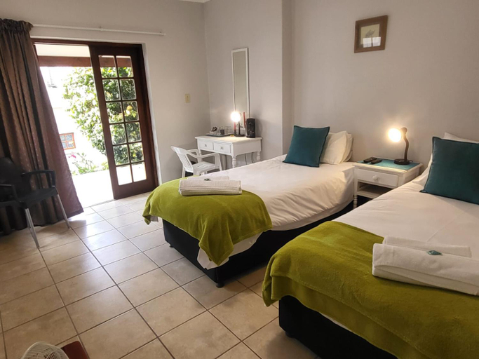 Bedroom 2, Lake Pleasant Hotel, Eden
