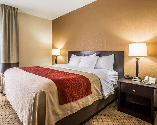 Bedroom 3, Comfort Inn & Suites Kenosha, Kenosha