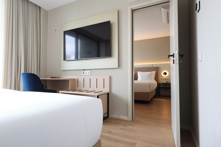 Bedroom 4, Oporto Fly Hotel, Maia