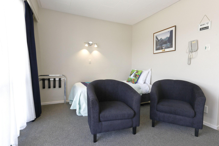 Public Area 2, Aden Motel, Southland