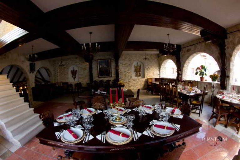 Food & Drinks 4, Hunter Prince Castle & Dracula, Turda