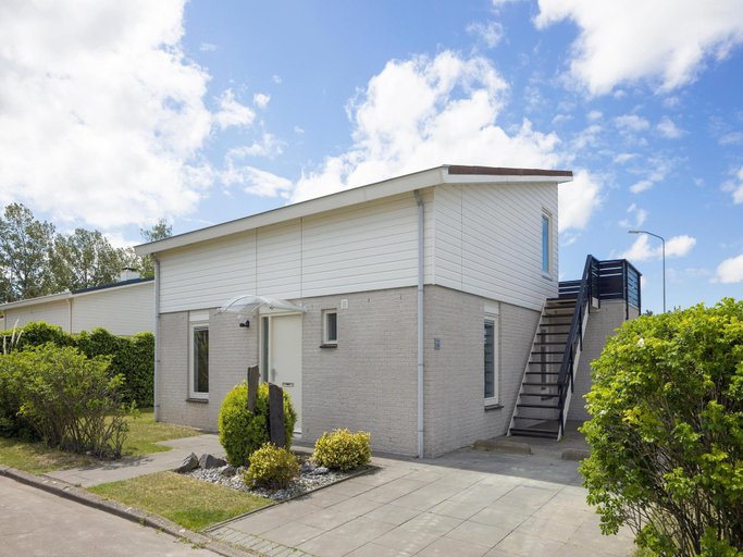 Others 2, Holiday Home w Sauna Near Beach, Noord-Beveland