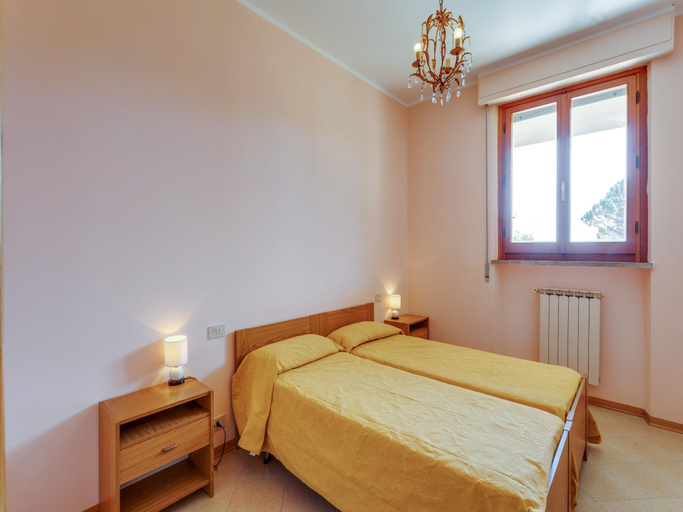Bedroom 3, Apartment in Tuoro sul Trasimeno with pool, Perugia