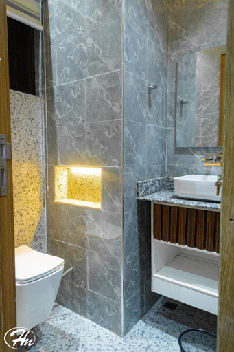 Bathroom 4, Hadmof Hotel and Suites, Ikeja