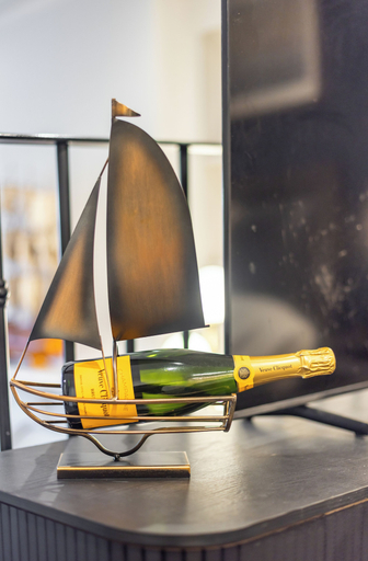 Food & Drinks, King Bed Luxury View - Captains Retreat, Sydney