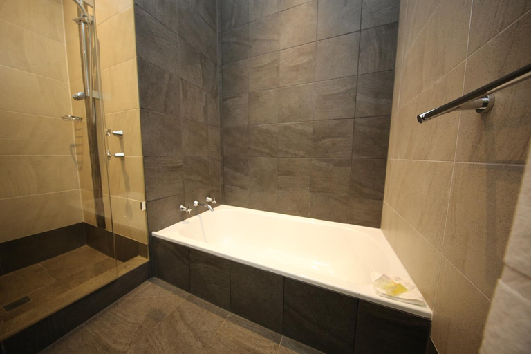 Bathroom 4, Mahogany Inn and Distillery, Mundaring