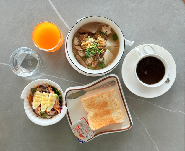 Food & Drinks 5, Charinn Kohlarn, Pattaya