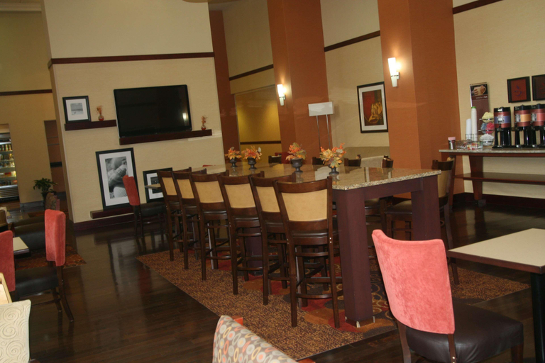 Food & Drinks 5, Hampton Inn & Suites Orlando Intl Dr N, Orange
