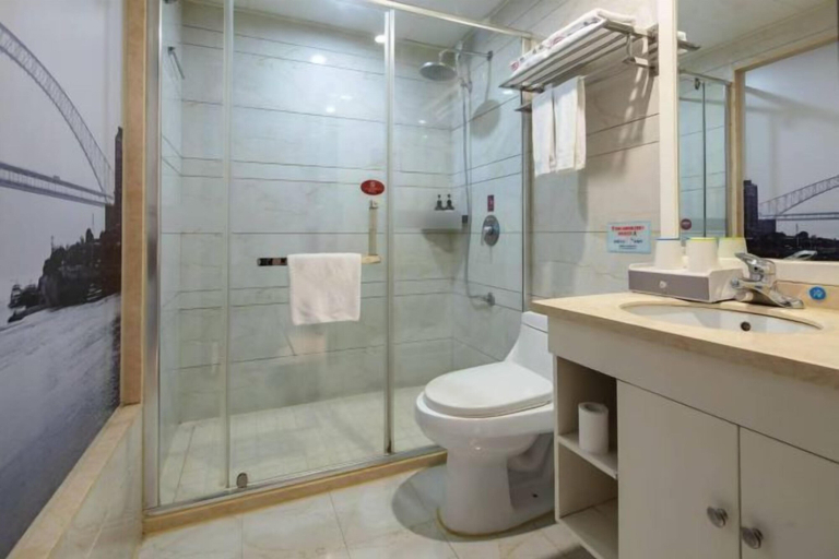 Bathroom 4, Yiman Hotel(Ningbo Passenger Transport Center), Ningbo