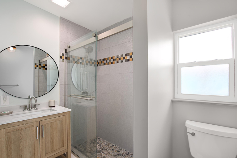 Bathroom, Casa Azul B, Lee