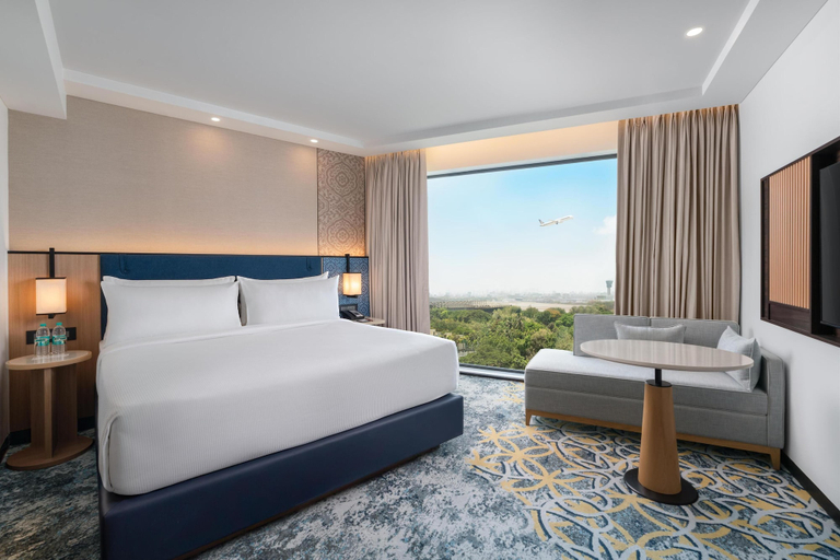 Bedroom 3, Hilton Garden Inn Mumbai International Airport, Mumbai Suburban